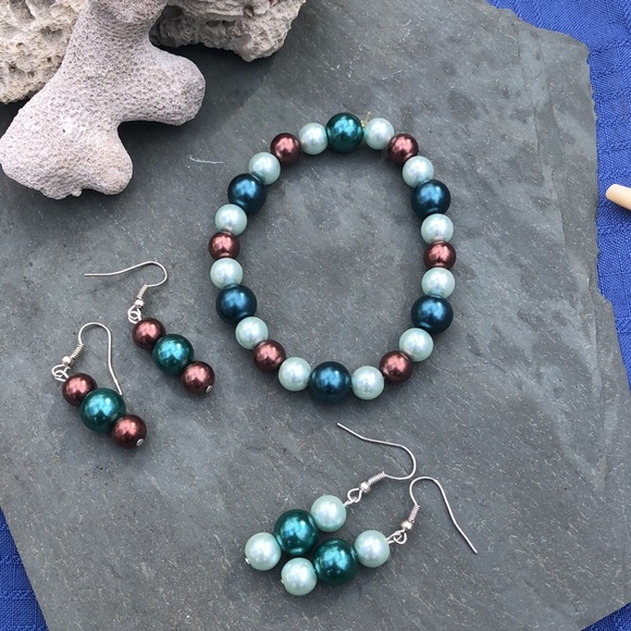 Handmade bracelet with 2 pairs matching earrings - Picture 3 of 4